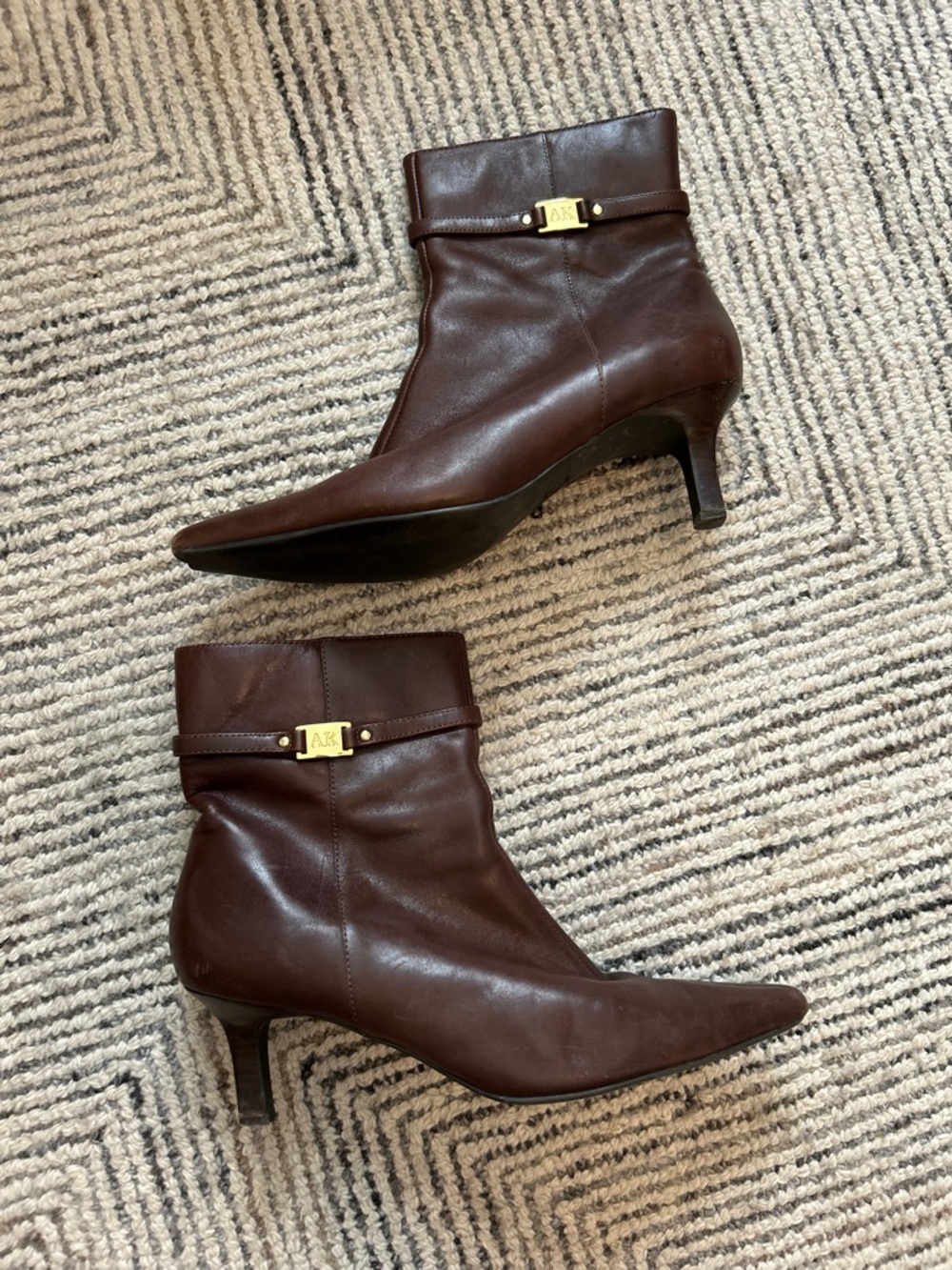 Anne Klein Kitten Heel Boots Brown Leather Ankle Boots Women's Size 9 Y2K Gold